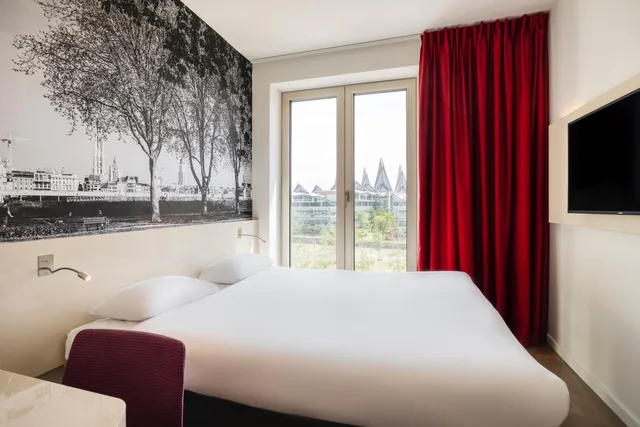 Standard, Queen Bed, B&B Hotel Antwerpen Zuid 2/2