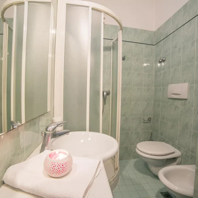 غرفة بسرير مزدوج بإطلالة على البحر، Hotel Augusta 4/5