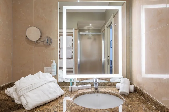 غرفة ديلوكس ثلاثية بثلاثة أسرّة، Embassy Hotel Florence 3/3