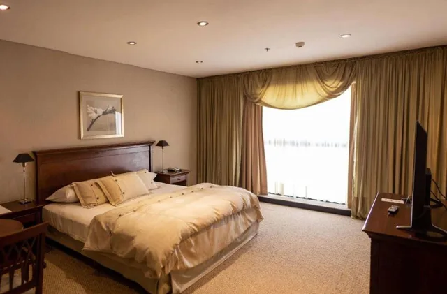 غرفة بسرير كينج للمدخنين، Howard Johnson by Wyndham Plaza Jujuy 1/1