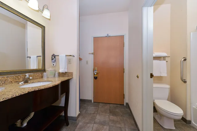 غرفة قياسية بسرير كوين، Holiday Inn Express Hotel And Suites Farmington Bloomfield 4/5