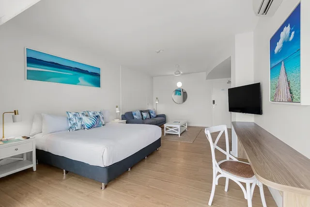 Sea, Coral, Suite, King Bed، Coral Sea Marina Resort 2/4