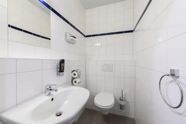 Room, 6 Beds, a&o Stuttgart City 7/8