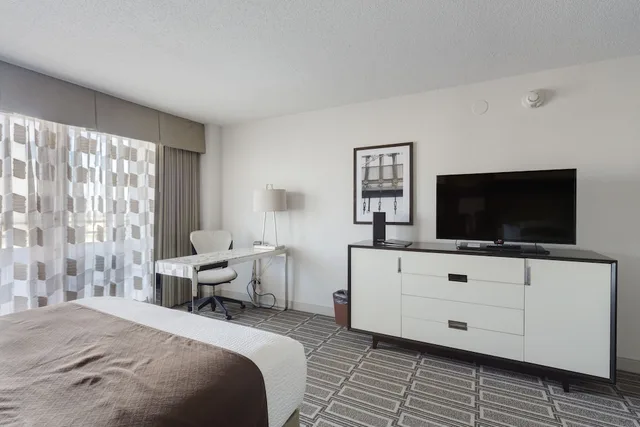 غرفة قياسية بسريرين كوين، South Shore Harbour Resort & Conference Center 3/7