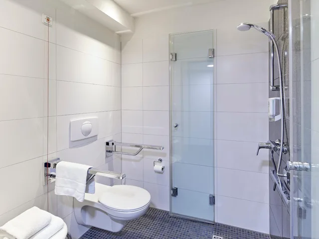 غرفة بسرير كوين، B&B Hotel Koln-West 7/10