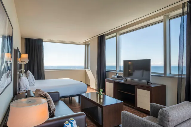 جناح، Leonardo Royal Hotel Barcelona Forum 3/4