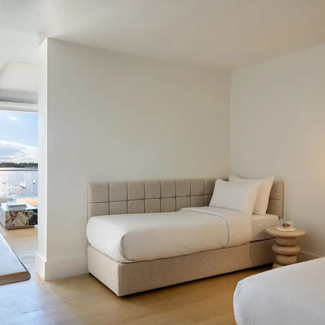 1 Bedroom, Club, Suite, Sea and Marina View، The Roc Club, A Hotel to Live 2/3