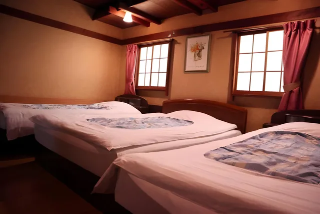 غرفة ثلاثية، Hotel Daiki 1/2