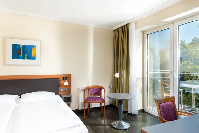 غرفة قياسية بسرير كوين، Seminaris Seehotel Potsdam 4/6