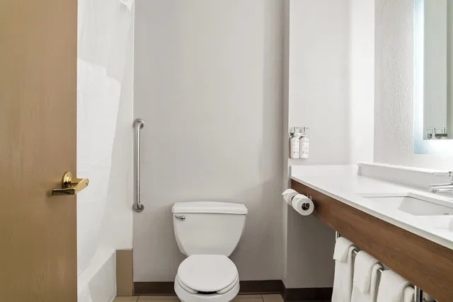 Standard, 2 Queen Beds, Holiday Inn Express Hotel And Suites Marion 7/9