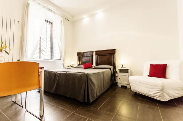 غرفة ثلاثية، Maison Colosseo 1/2