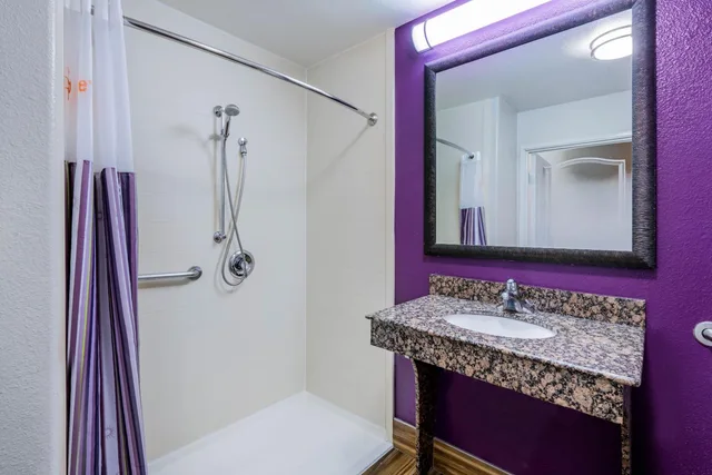 جناح بسرير كينج لذوي الإعاقة، La Quinta Inn & Suites by Wyndham DFW Airport West - Bedford 3/6