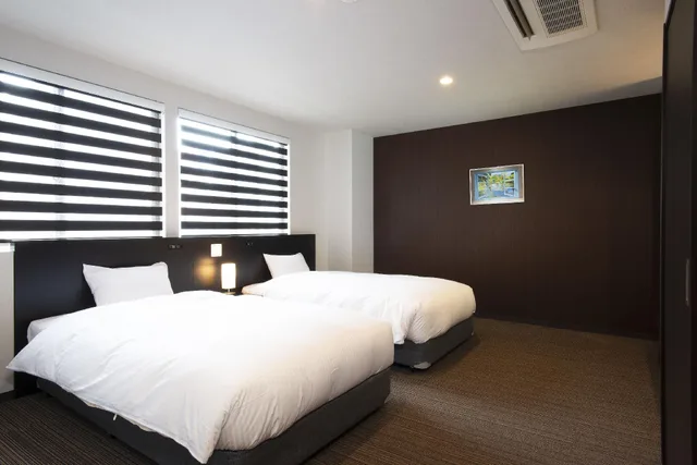 Semi Room, Deluxe, 1 Queen and 1 Semi Double Bed, Twin Beds، Hotel Kojan 2/3