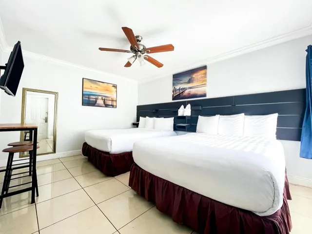 Room, Double Bed, Seagull Hollywood Beach 1/5