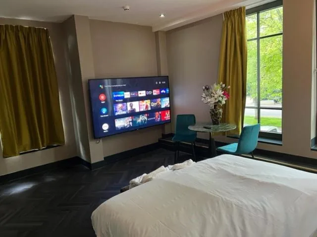 جناح، G Hotel 3/3
