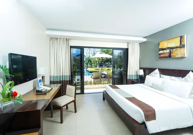 Premier, Pool View, Fairways And Bluewater Newcoast Boracay 8/10