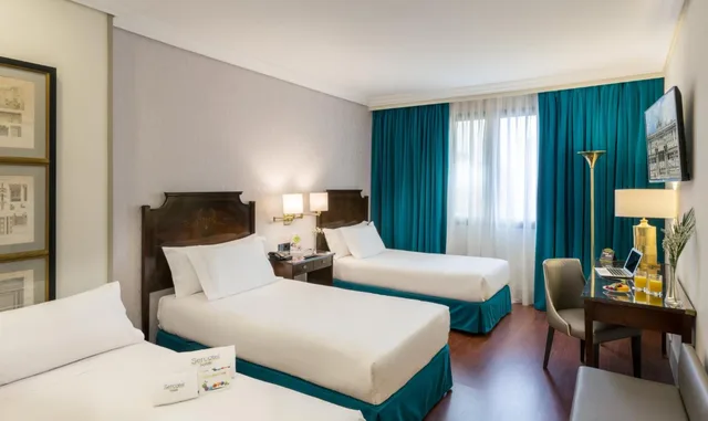 غرفة قياسية ثلاثية بسرير مزدوج وسرير فردي، Sercotel Gran Hotel Conde Duque 2/6