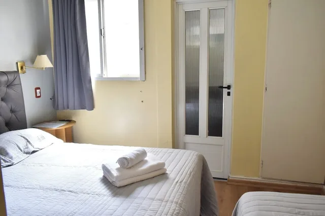 غرفة قياسية ثلاثية بسرير مزدوج وسرير فردي، Hotel Frossard 2/10