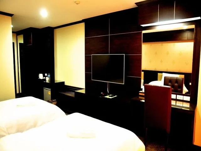 غرفة قياسية بسريرين منفصلين بإطلالة على المدينة، Green Hill Hotel Phayao 2/2