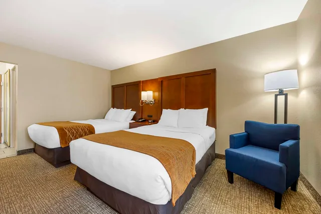 غرفة بسريرين مزدوجين، Comfort Inn South - Springfield 2/2