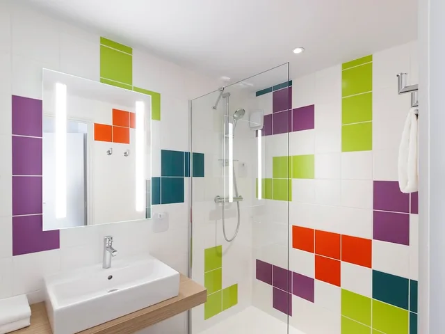 غرفة بسرير مزدوج مع أريكة، ibis Styles Poitiers Nord 5/6