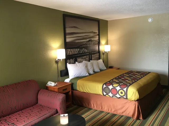 Room, King Bed, Smoking, Super 8 by Wyndham Meridian 3/5