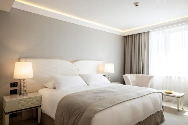 غرفة قياسية بسرير كينج، Tresor Le Palais Timisoara, Curio Collection by Hilton 5/9