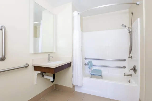 جناح بسرير كوين بغرفة نوم واحدة مع أريكة لذوي الإعاقة، Staybridge Suites Reno 4/4