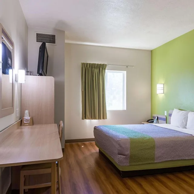 1 Queen Bed - ADA/RI Shower/Non-Smoking، Motel6 Cedar City, UT 3/10