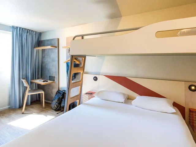 غرفة ثلاثية بسرير مزدوج وسرير بطابقين، Ibis Budget Angouleme Centre 1/10