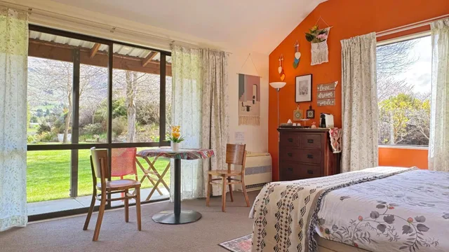 Studio, King Bed, Garden and Mountain View، ALPINE VIEW LODGE 2/4