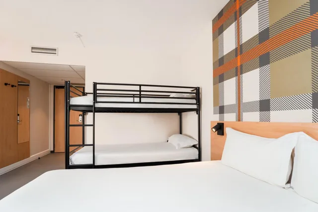 Family, Quadruple, Bunk Beds, Bathtub, easyHotel Nice Old Town 5/9