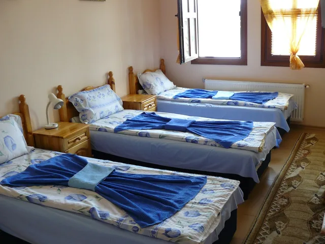 غرفة أساسية ثلاثية، Hotel Varusha 1/2