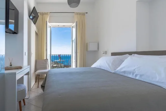 غرفة قياسية بسرير كوين بإطلالة على البحر بشرفة، Albergo La Prora 1/2