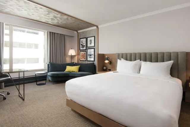 غرفة بسرير كينج بحوض استحمام لذوي الإعاقة، The Duniway Portland, a Hilton Hotel 1/6