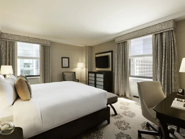 غرفة بريميوم ديلوكس ركنية بسرير كينج بإطلالة على المدينة، Fairmont Hotel Vancouver 1/2