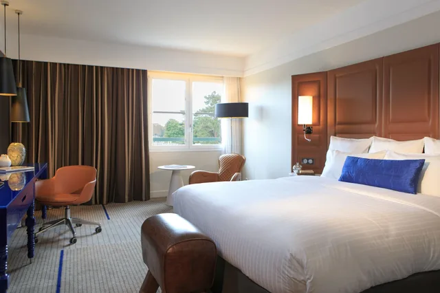 Junior Suite, King Bed, Garden View, Sofa, Renaissance Paris Hippodrome de St. Cloud Hotel 1/4