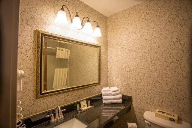 غرفة بسريرين مزدوجين، Colonial Hotel 3/3