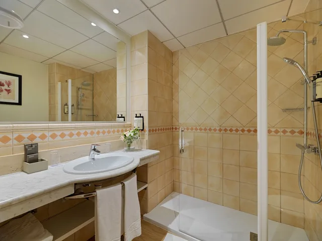 Room, 3 Beds, H10 Salou Princess 8/8
