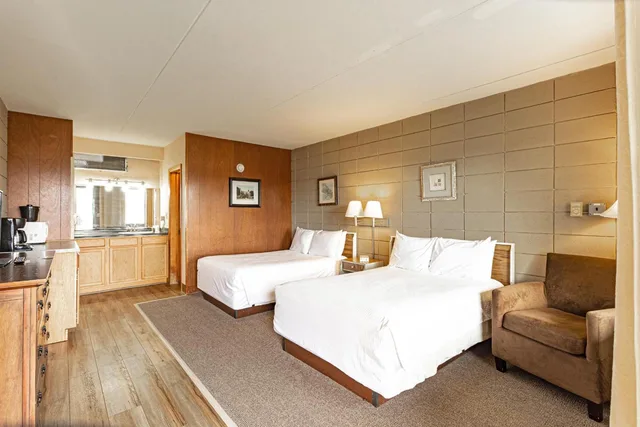 غرفة بسرير مزدوج، Half Moon Motel And Cottages 2/5