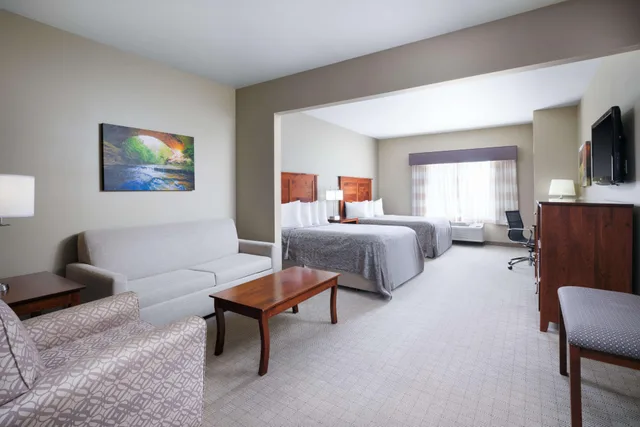 جناح بسريرين كوين بحوض استحمام لذوي الإعاقة، Green Mill Village Hotel & Suites, BW Signature Collection 2/7