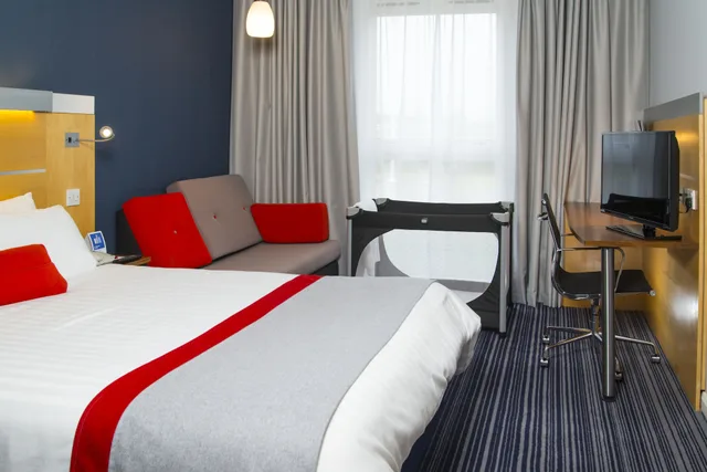 غرفة قياسية بسرير مزدوج مع أريكة، Holiday Inn Express London Epsom Downs 9/10