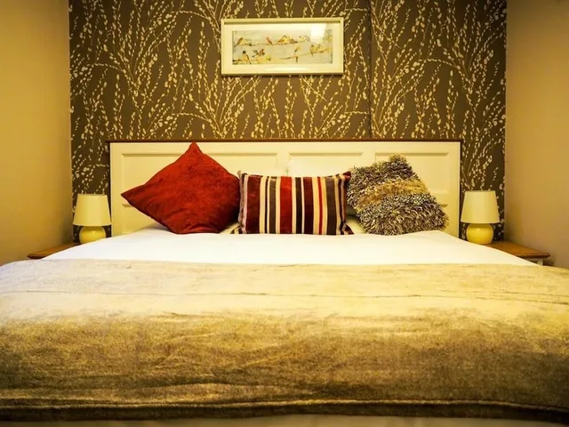 غرفة بسرير كينج، The Parkwood Hotel 1/4