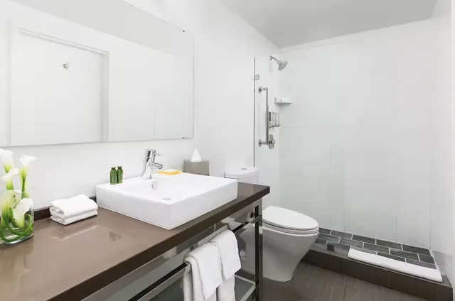 جناح جونيور بسرير كينج، YVE HOTEL MIAMI 3/3