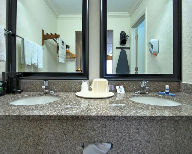 غرفة بسرير كينج، Americas Best Value Inn Kingsville 5/5