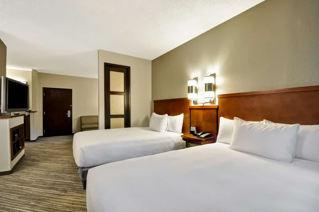 غرفة بسريرين مزدوجين مع أريكة، Hyatt Place Tampa Airport/Westshore 4/9