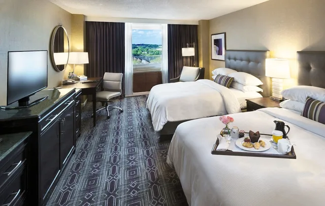 غرفة بسريرين مزدوجين، Hilton Harrisburg 3/5
