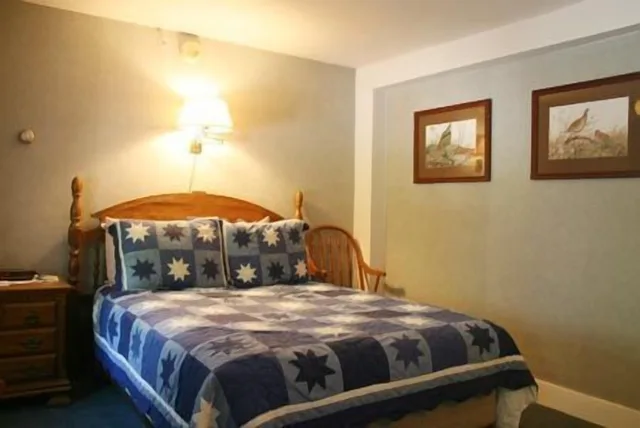 غرفة قياسية بسرير كينج، Christmas Farm Inn and Spa 6/10