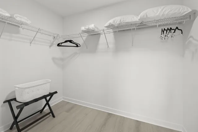 شقة ديلوكس بسرير كوين بشرفة بغرفة نوم واحدة مع أريكة، Global Luxury Suites at Capitol Hill 5/5