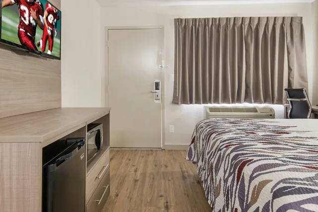 غرفة قياسية بسرير كينج، Red Roof Inn Fort Worth south 1/8